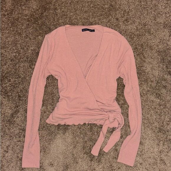 Abercrombie & Fitch ballet wrap sweater in a soft pink hue! Size L - Picture 11 of 12
